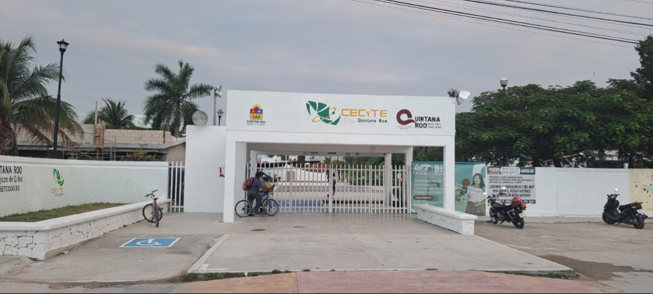 Algunos planteles de bachillerato optaron por clases remotas; en otros, se reportó afluencia de manera parcial de los estudiantes.