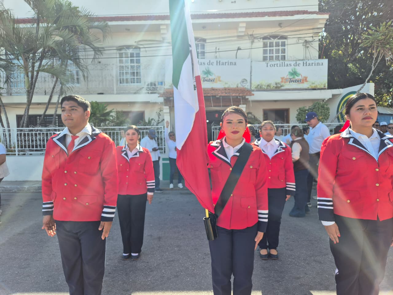 Ceremonia cívica fortalece valores patrios en el Día de la Bandera