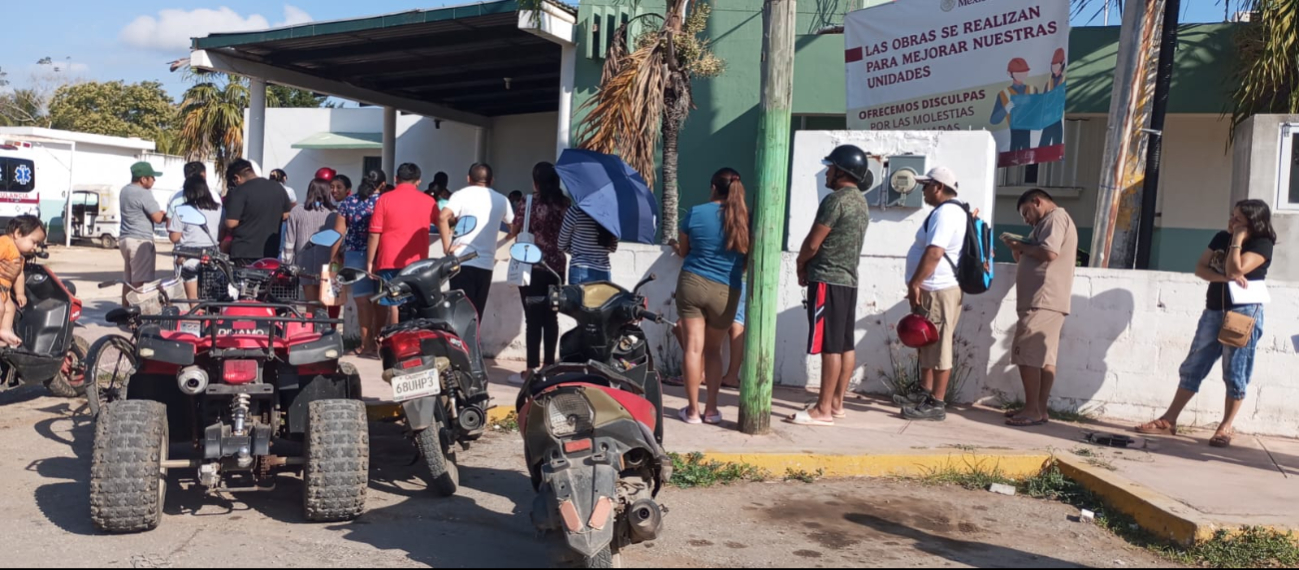 La afluencia de ciudadanos que buscan inmunizarse disminuyó ligeramente esta semana