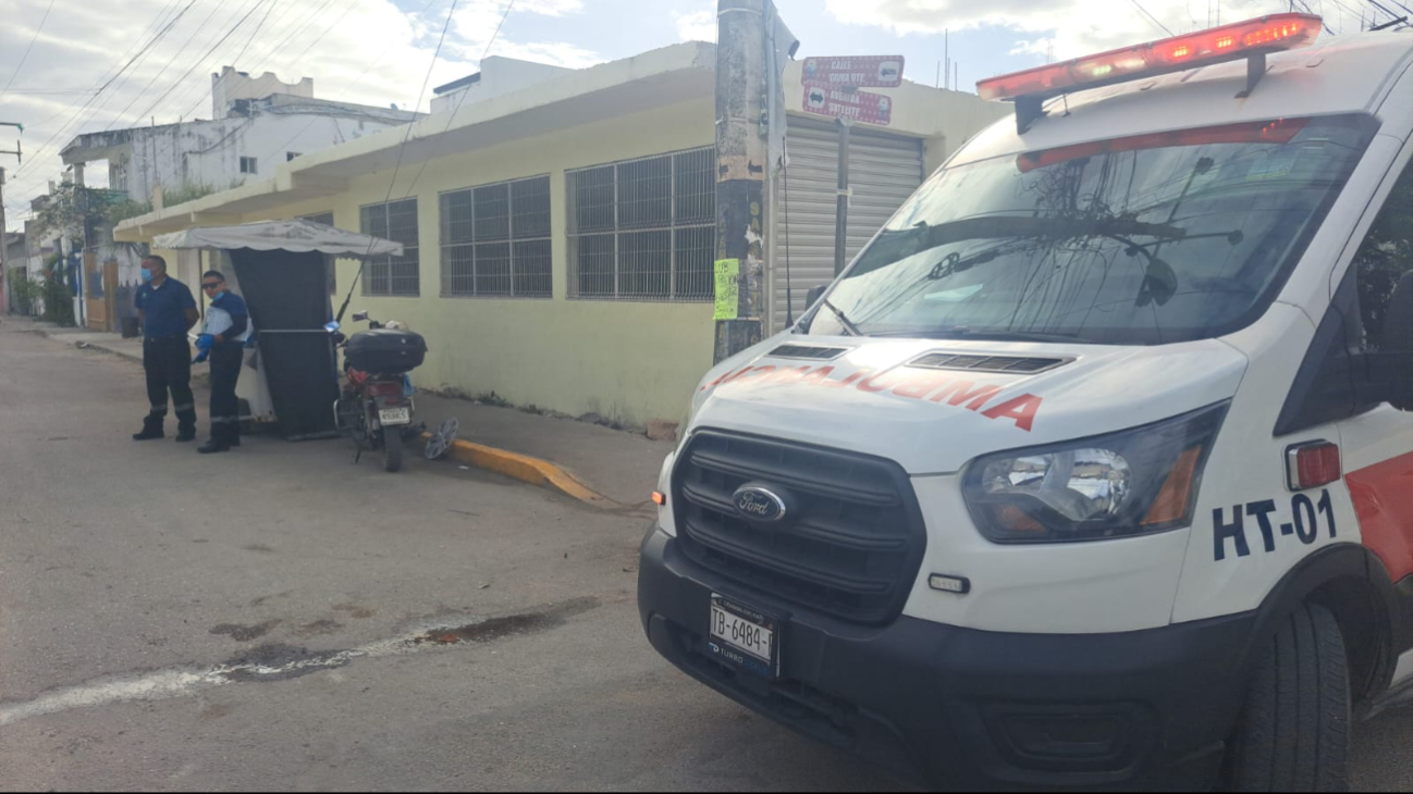 Motociclista termina lesionado tras ser impactado por una camioneta en Tulum