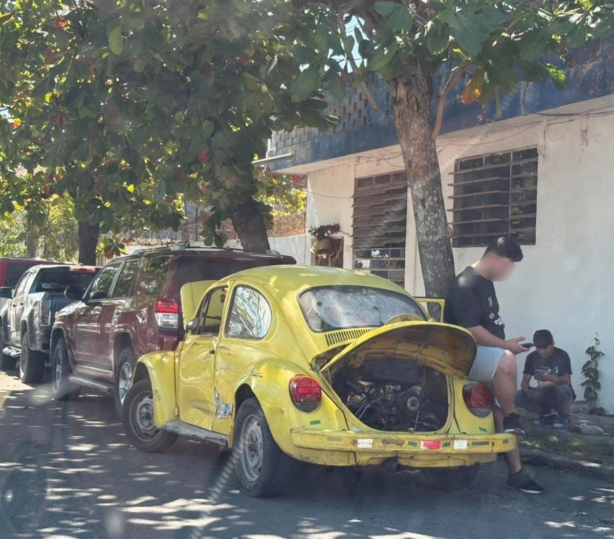 Un Volkswagen, resultó con una abolladura.
