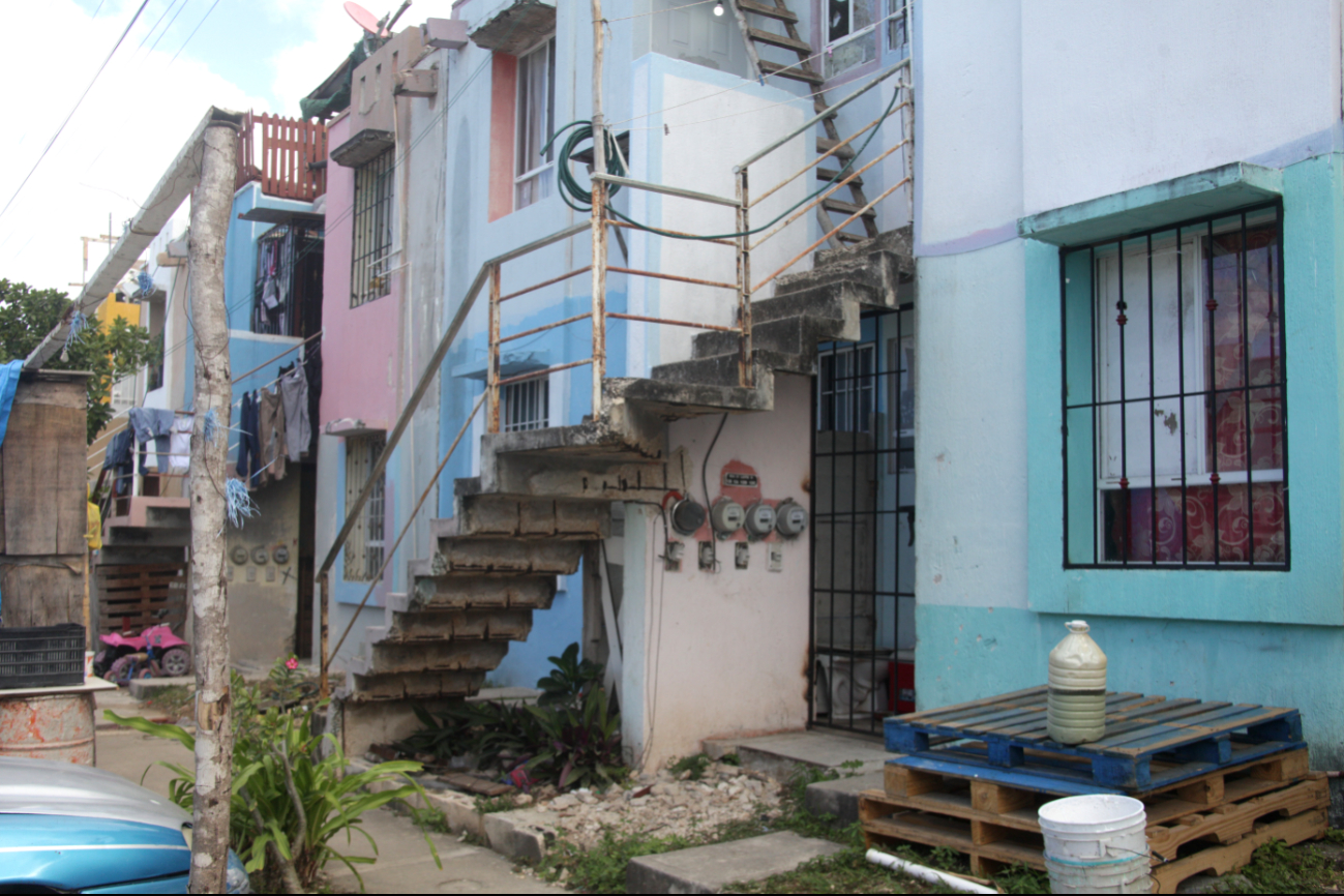 Los inmuebles fueron construidos hace más de 15 años con materiales de baja calidad.