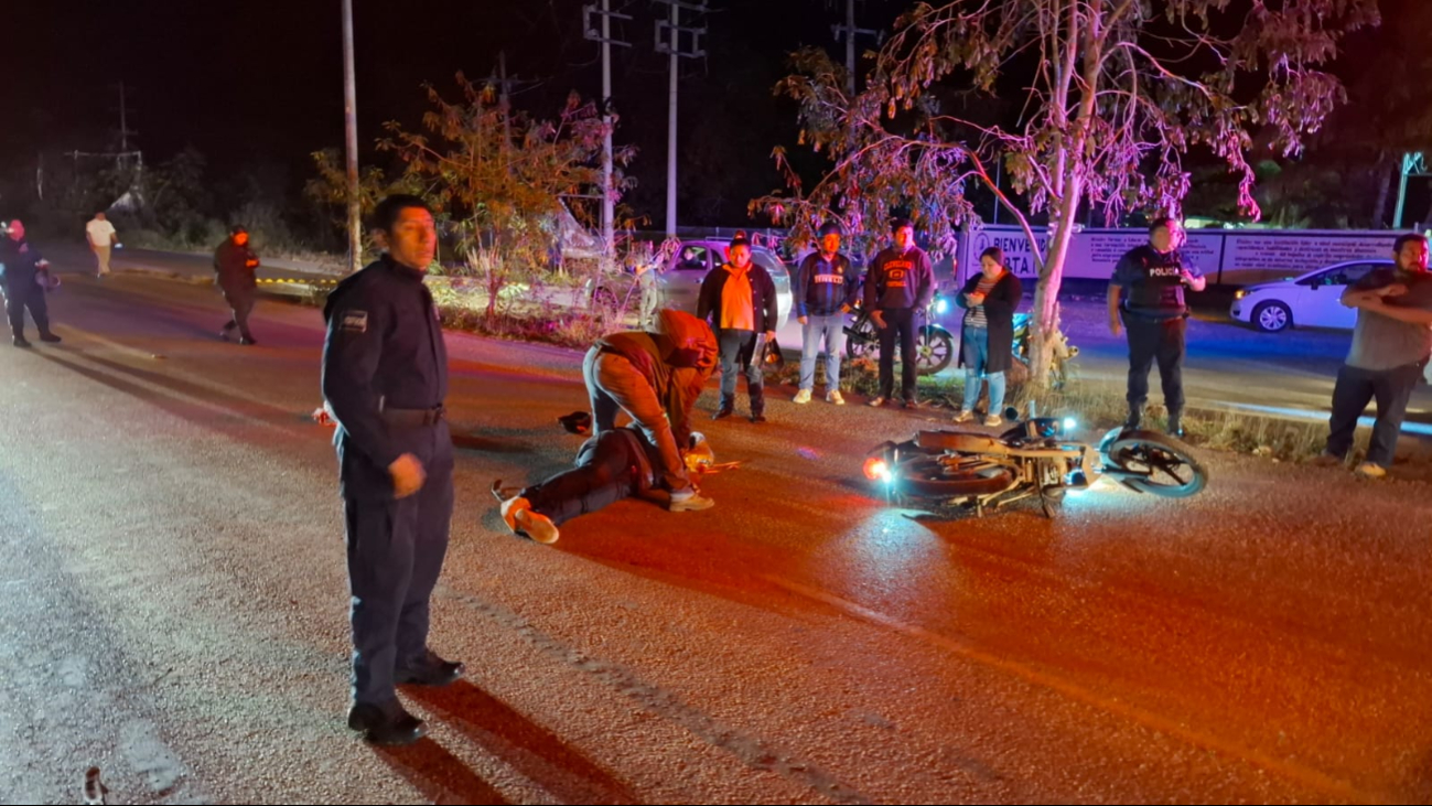 Uno de los heridos quedó bañado en sangre sobre el pavimento.
