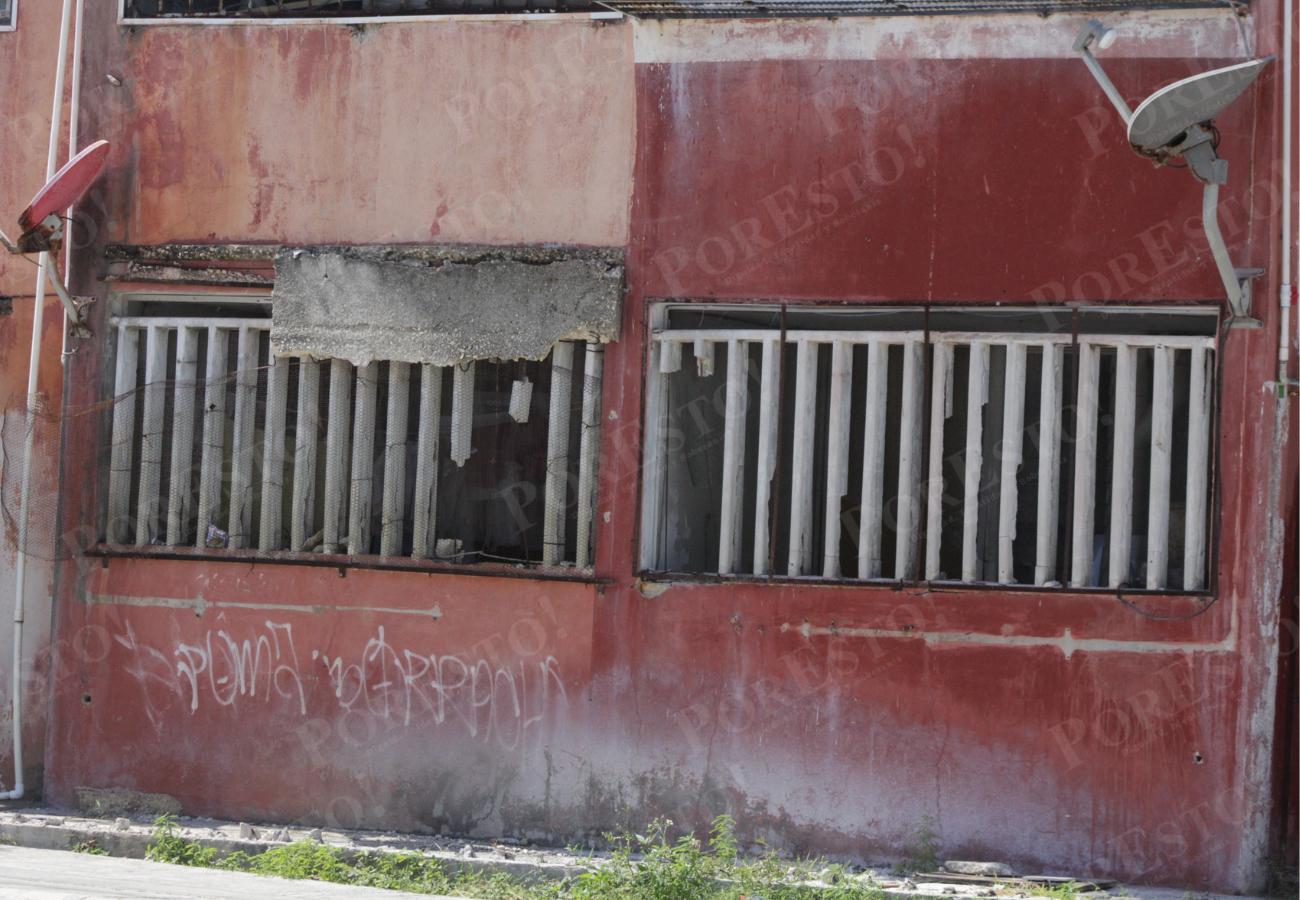 Edificios construidos en los años 90 hoy presentan grietas, humedad y varillas expuestas