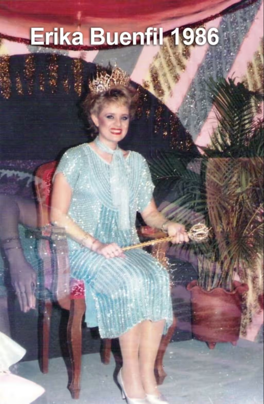 Erika Buenfil, coronada como "Reina de la Televisión", representando la frescura juvenil en telenovelas