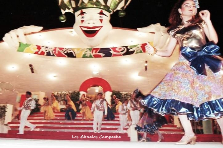 La Concha Acústica fue uno de los escenarios donde el Carnaval de Campeche comenzó a abrirse al público de forma masiva.