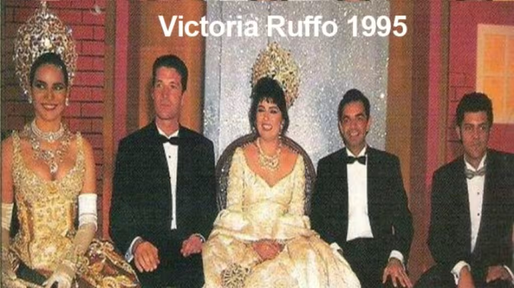 Victoria Ruffo (1995): Coronada con Eugenio Derbez como chambelán, "Reina de las Telenovelas".