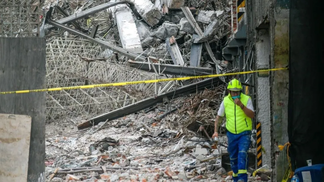 Colapsa edificio durante demolición en CDMX: mueren tres trabajadores