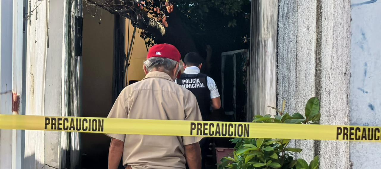 El cuerpo fue encontrado por su hermano, quien intentó auxiliarlo.
