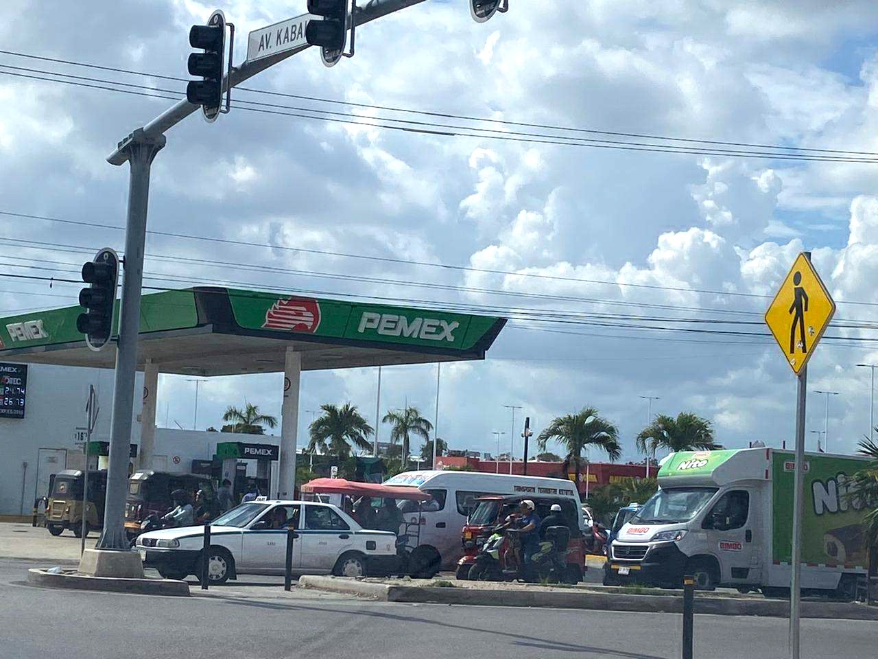 Cancún enfrenta saturación vial con más de 423 mil vehículos circulando.