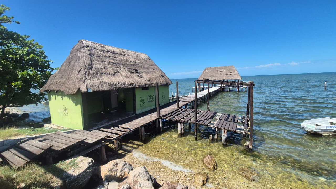 Denuncian abandono del muelle turístico del API en Champotón.
