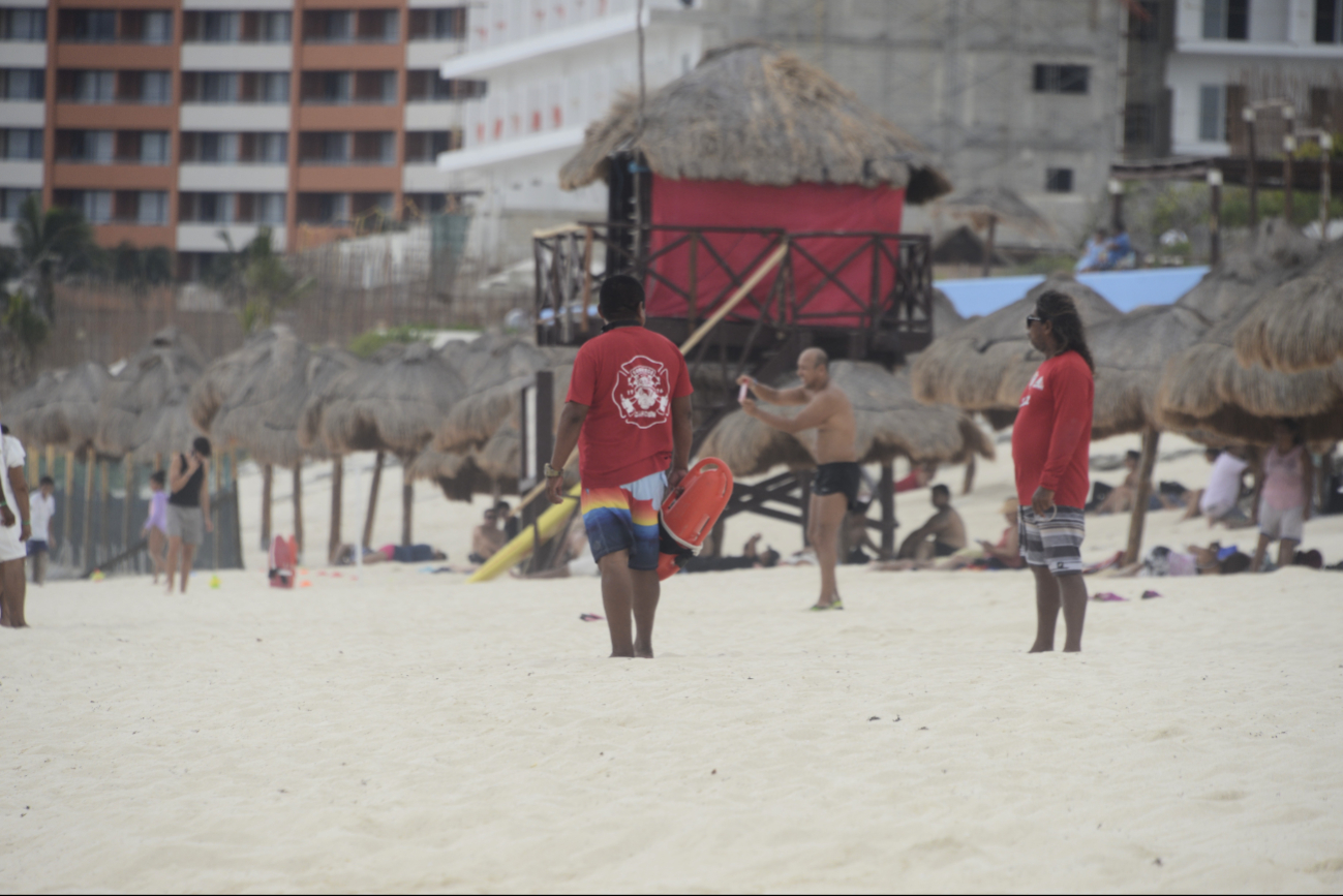 Sólo 26 guardavidas están asignados en las playas de Cancún