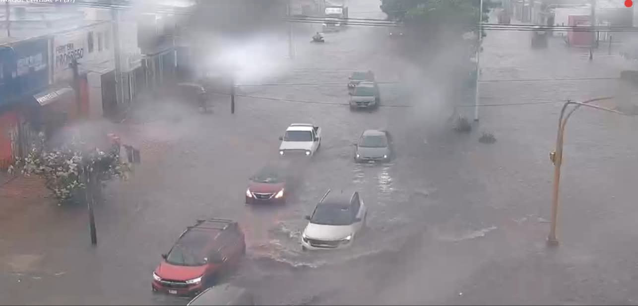 Fuertes lluvias por el frente frío 41 provocan inundaciones en Ciudad del Carmen.