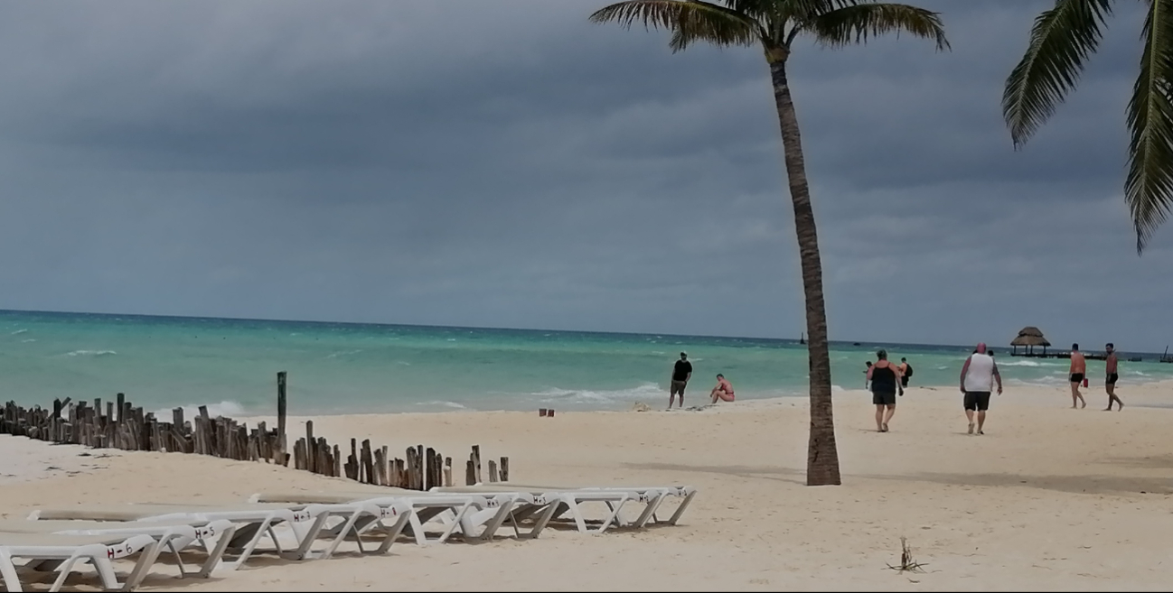 Playa Norte registró baja afluencia de visitantes, la mayoría acudió al centro