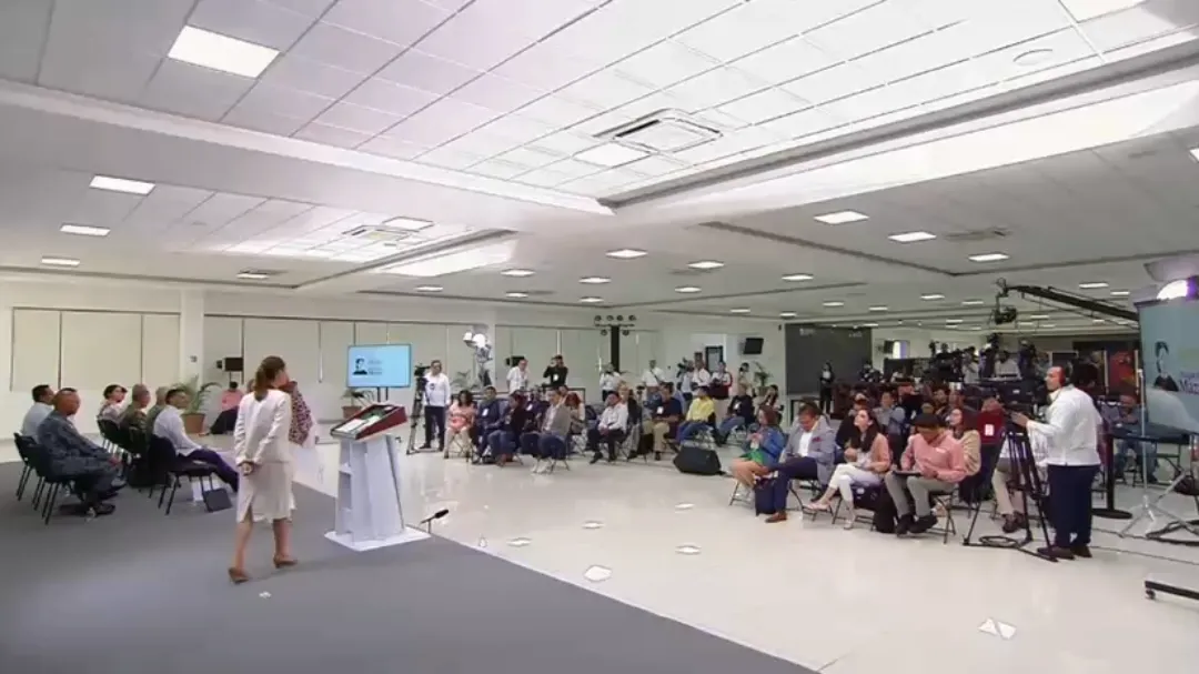 La presidenta Claudia Sheinbaum envió un saludo a la directora de PorEsto!