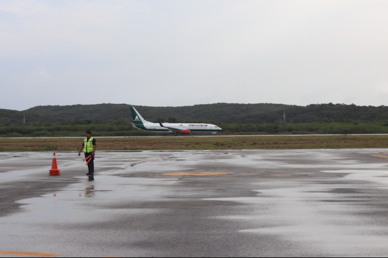 Mexicana de Aviación aterrizando en Campeche
