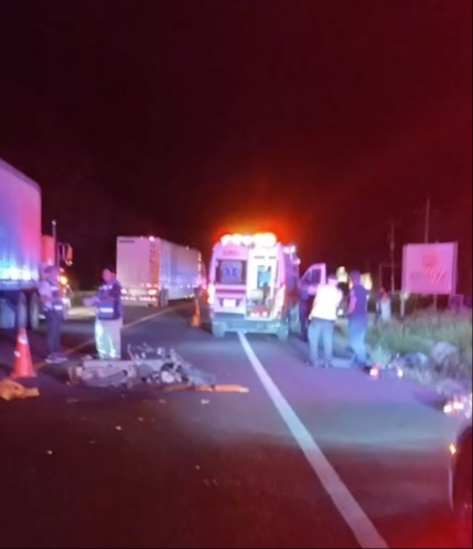 Paramédicos arribaron para brindar atención al lesionado; sin embargo, al realizar la valoración confirmaron que ya no contaba con signos vitales.