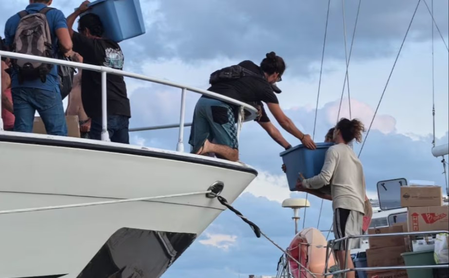 Los catamaranes partieron desde el muelle Puerto Los Manglares, en la laguna Makax