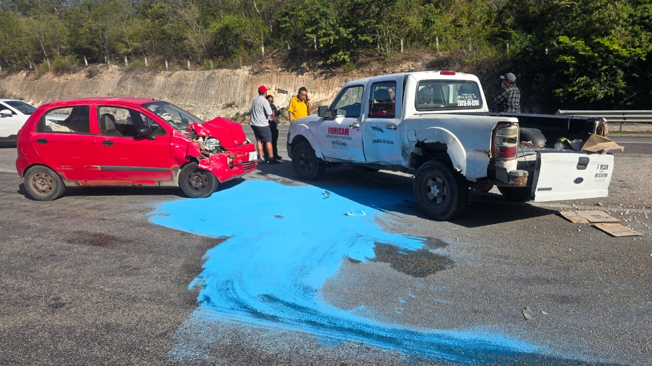 Autoridades recomiendan respetar límites de velocidad y evitar distracciones al volante.