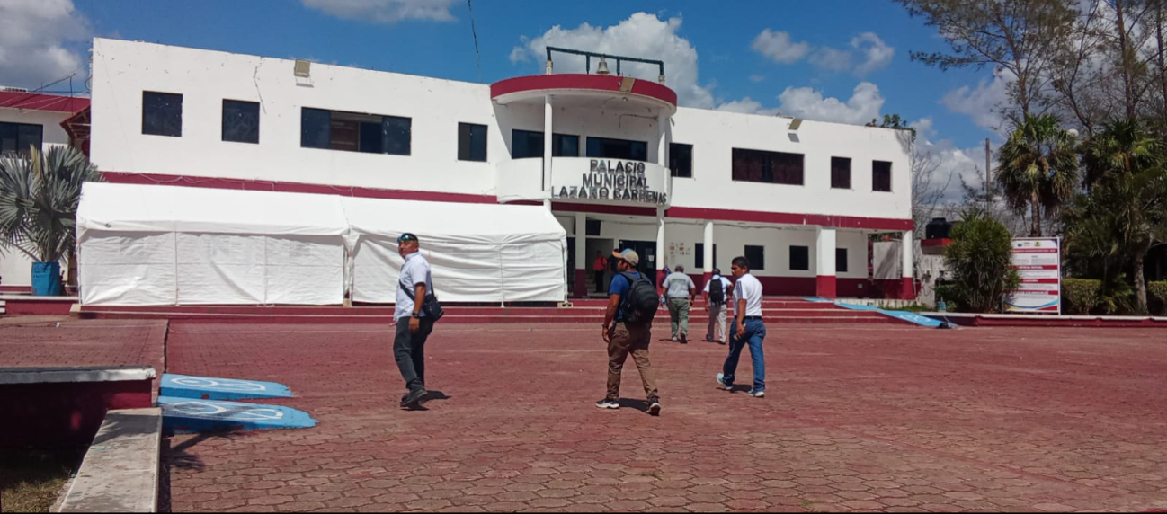 La reunión, que inició cerca de las once de la mañana, concluyó después de las tres de la tarde