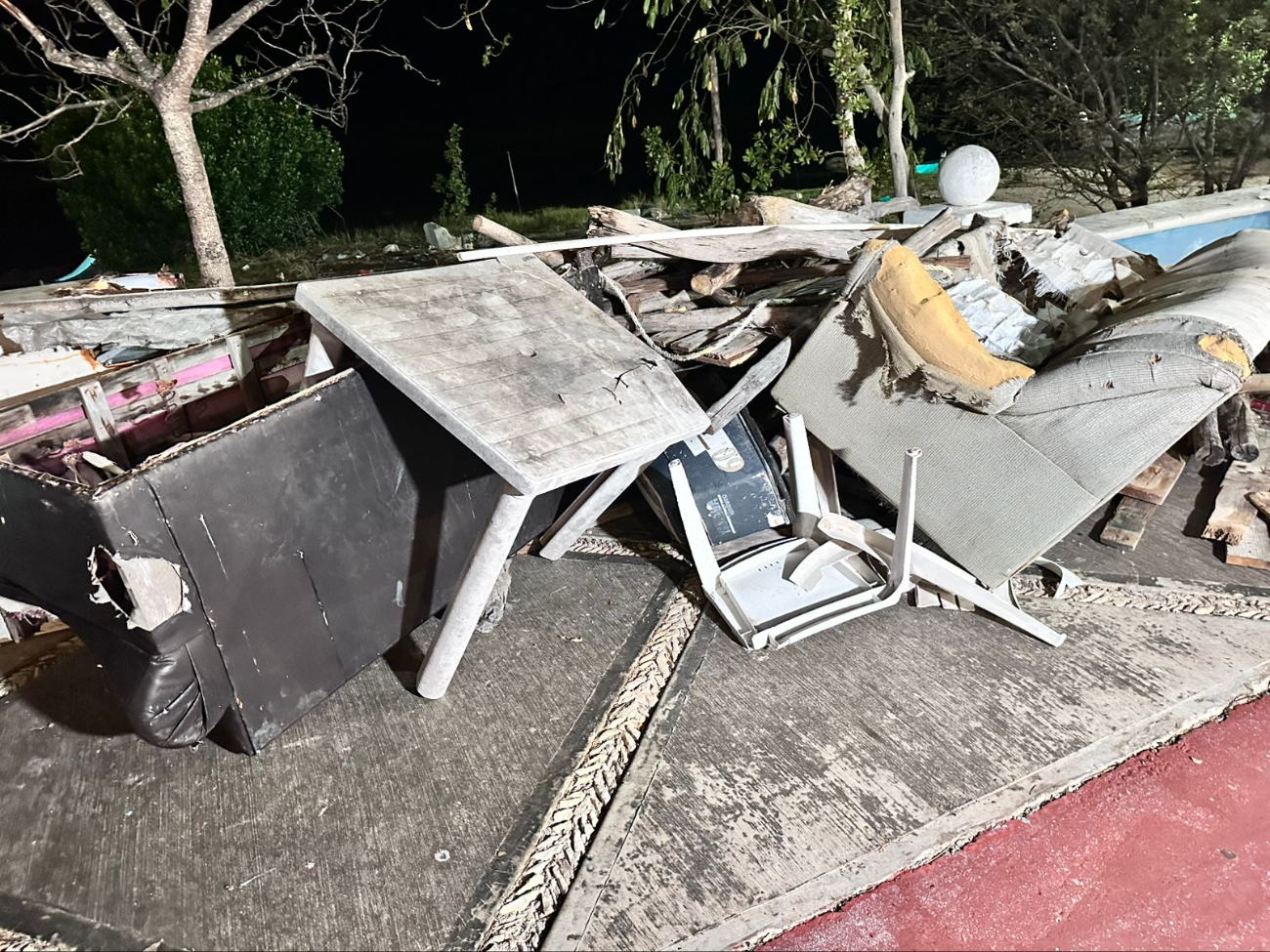 Tres estructuras no fueron desalojadas por presencia de personas y mascotas.