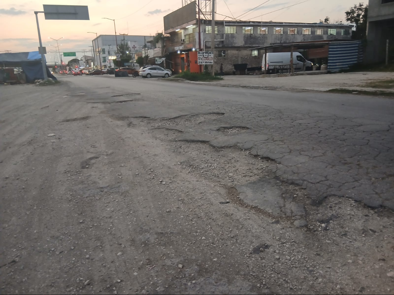 Urge repavimentación en Justo Sierra Méndez para evitar accidentes