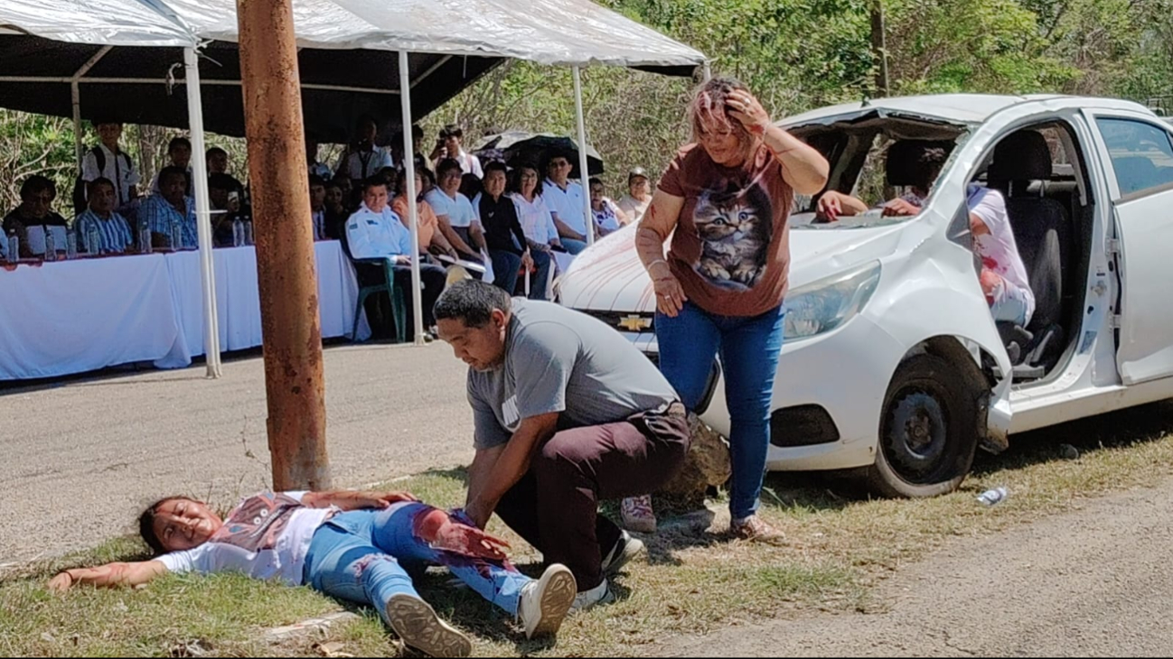 Participan policías, Cruz Roja, SAMU y Protección Civil.