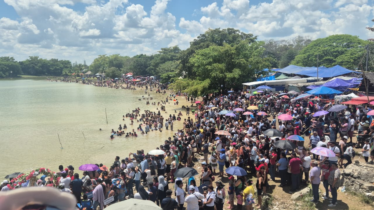 Procesión acuática de la Virgen de los Dolores en Chuiná