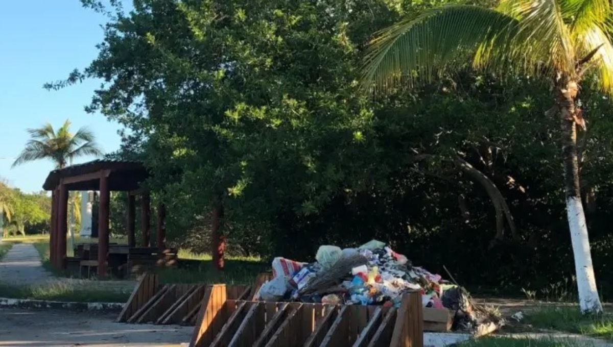 Capitalinos denuncian puntos descuidados en el boulevard Bahía de Chetumal.