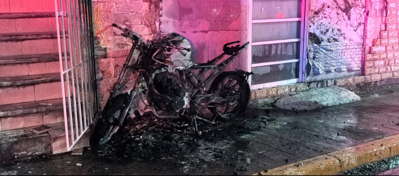 El fuego consumió por completo la unidad.