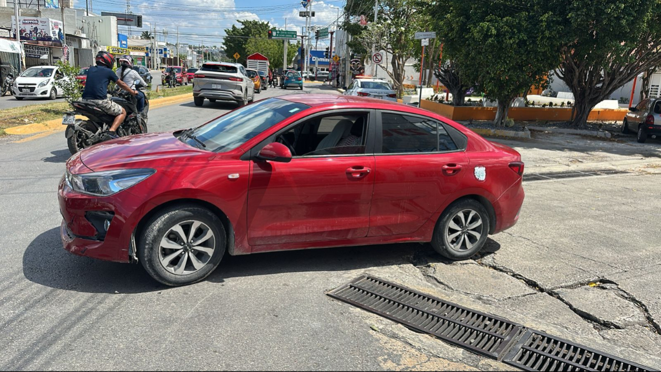 Motociclista lesionado tras choque en la avenida Luis Donaldo Colosio, en Campeche.