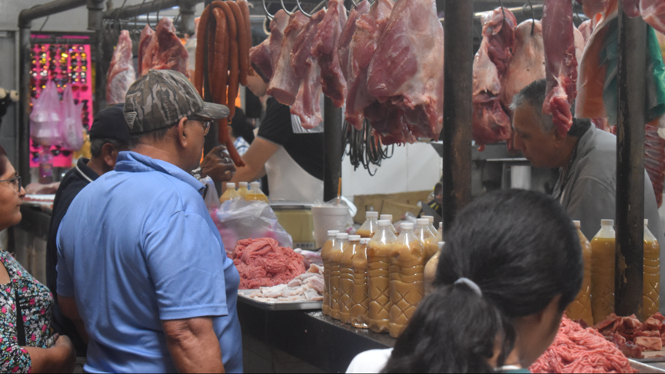Se preparan para reducción en ventas de carne de puerco y res