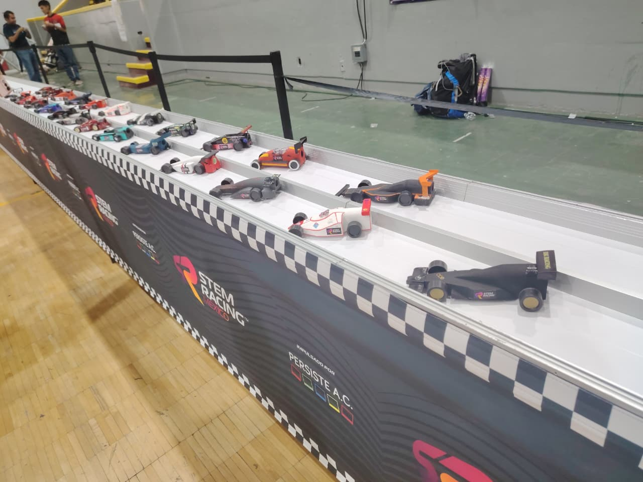 Presentaron un prototipo de auto tipo Fórmula 1 impulsado por CO₂.