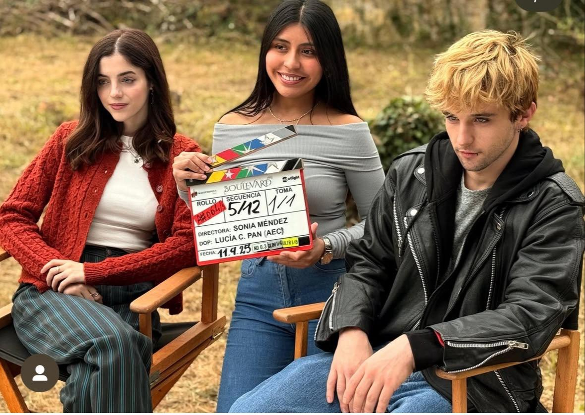 La autora combina su carrera literaria con estudios de Medicina en la UNACAR.