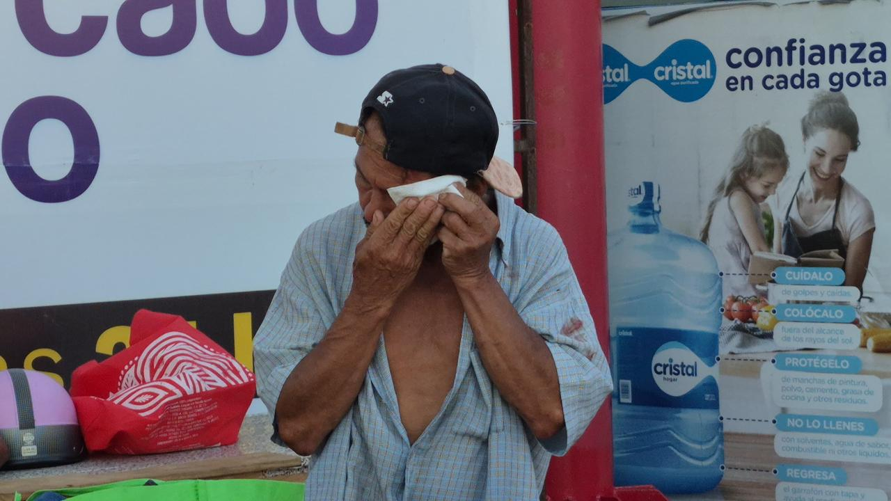 Presentó golpes y sangrado en rostro y manos.