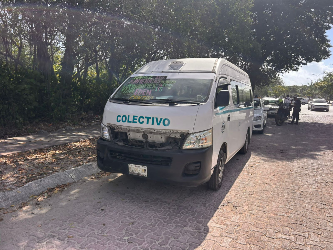 Bomberos tuvieron que abrir la puerta bloqueada, para que los pasajeros pudieran salir