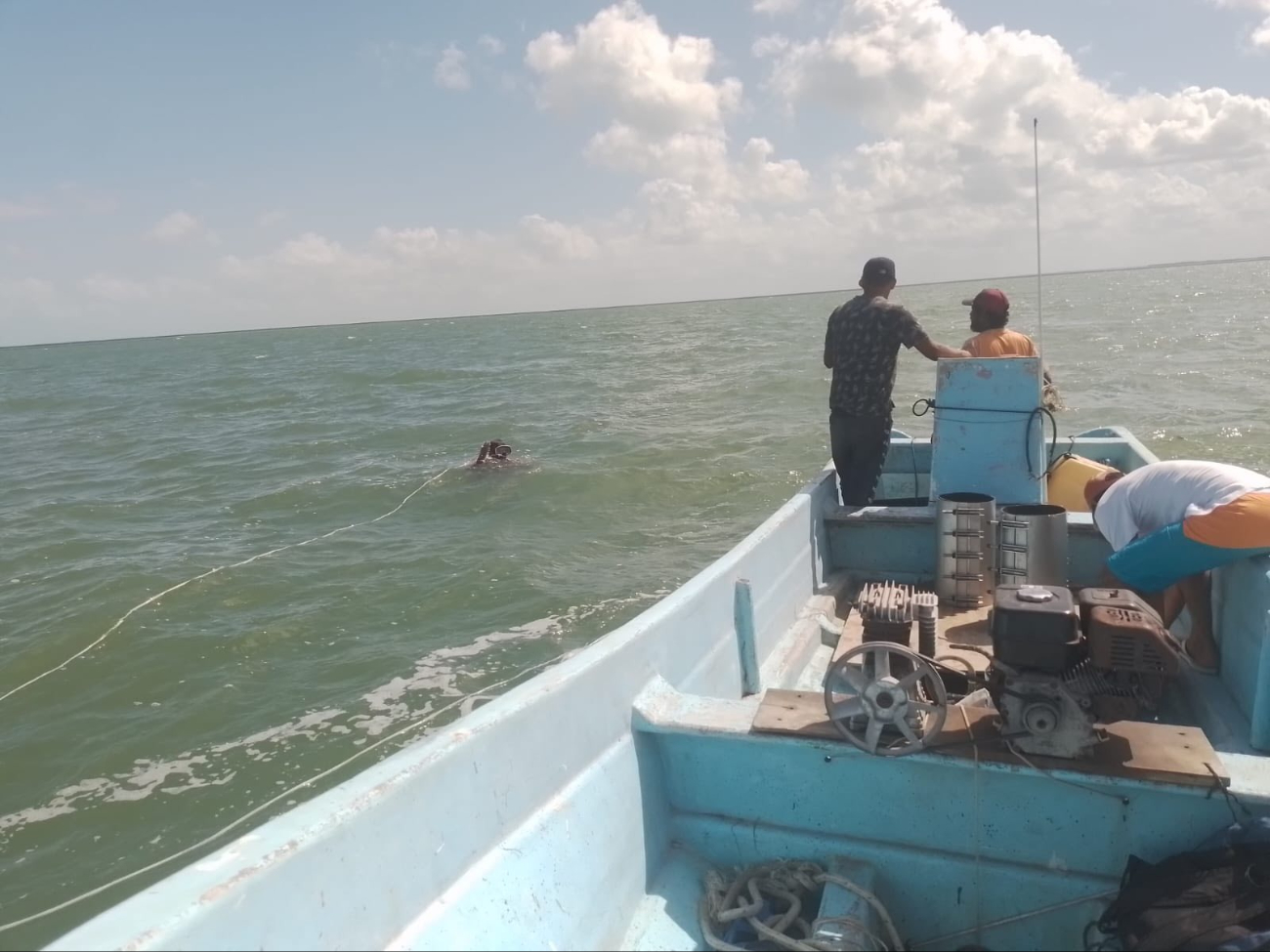 Las condiciones del mar y el fuerte oleaje han complicado las maniobras de reparación en la infraestructura hidráulica que conecta con Holbox