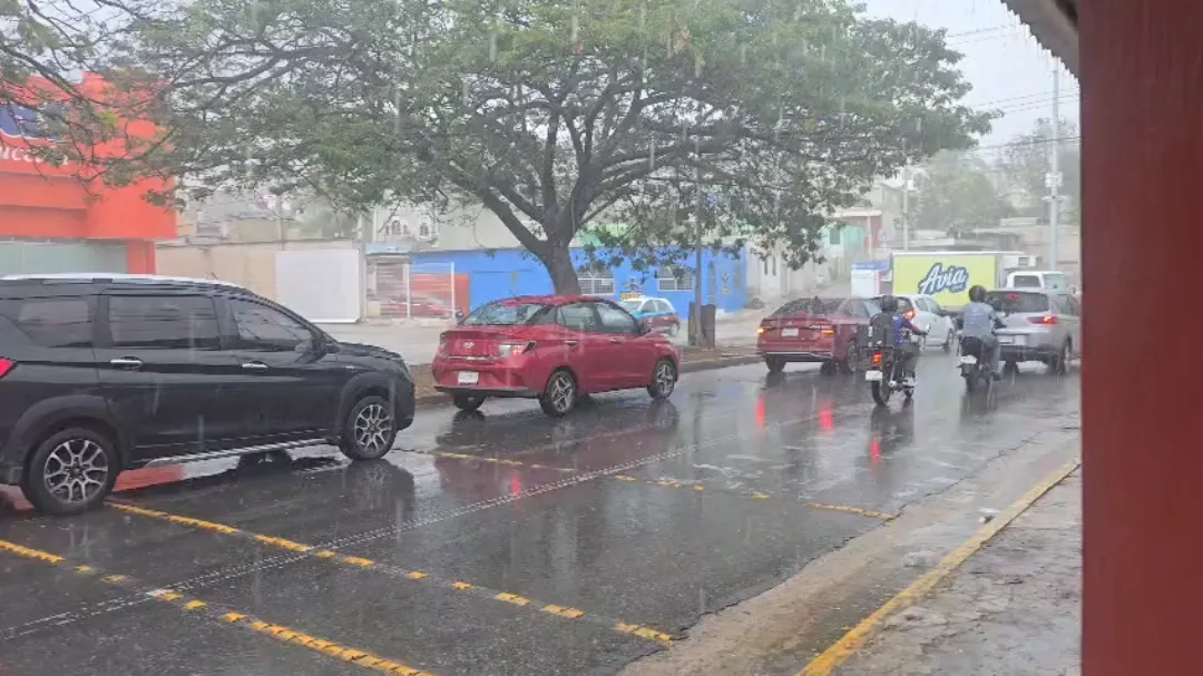 Chaparrón de marzo alivia el calor en la capital