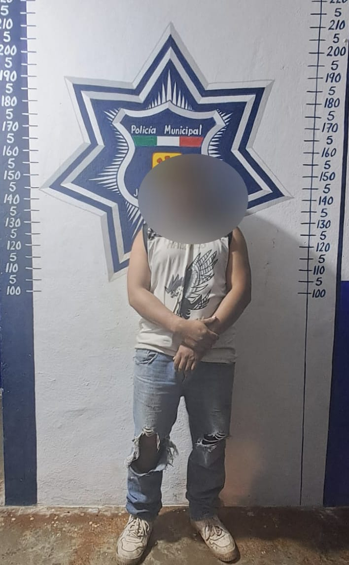 Detienen a presunto responsable de robo de señaléticas viales en José María Morelos