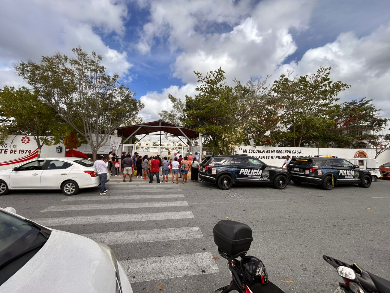 Estudiante de secundaria intenta quitarse la vida dentro de una escuela en Playa del Carmen