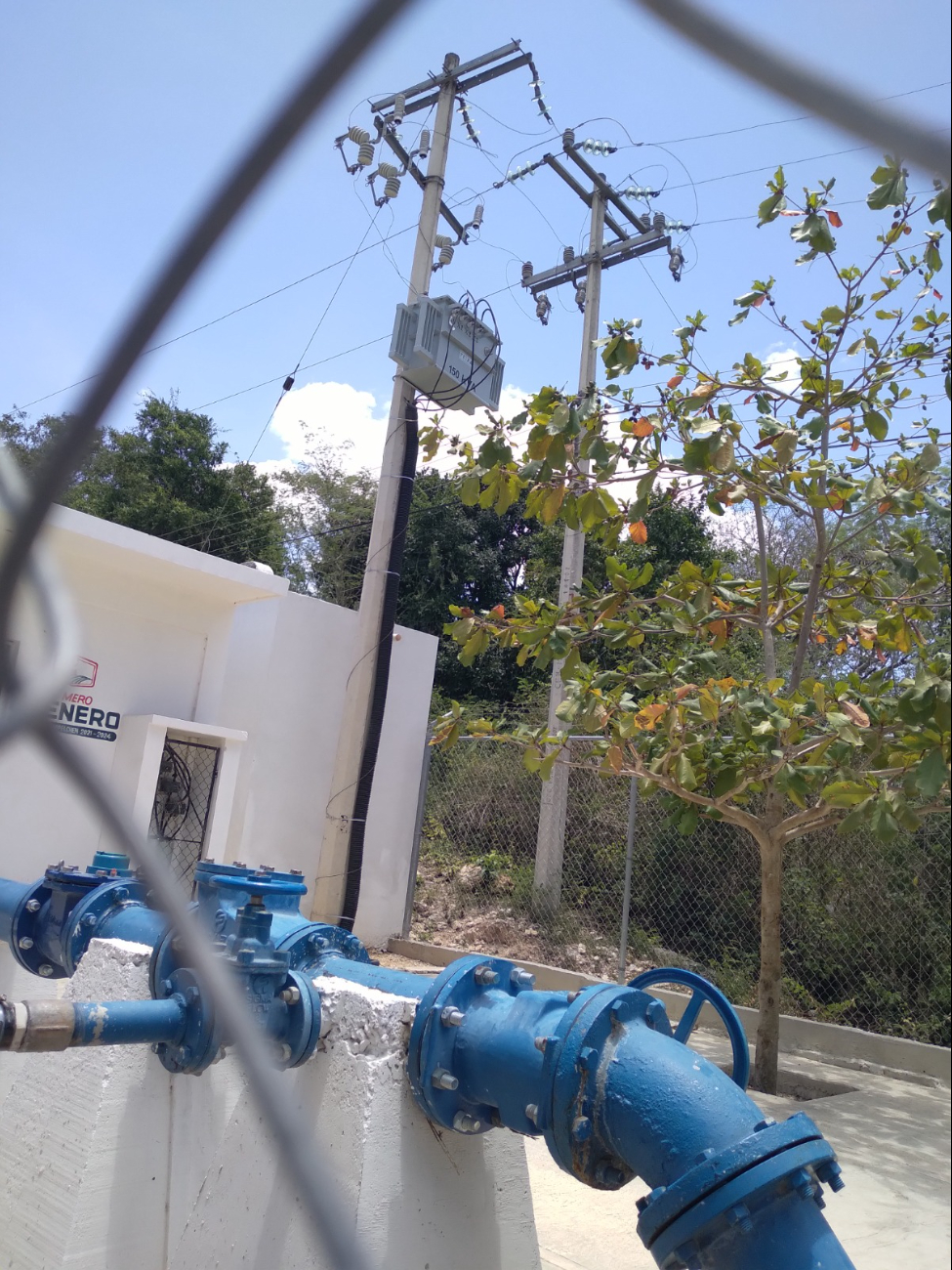 La falla dejó a la comunidad sin agua potable, ya que no funcionaron las bombas.