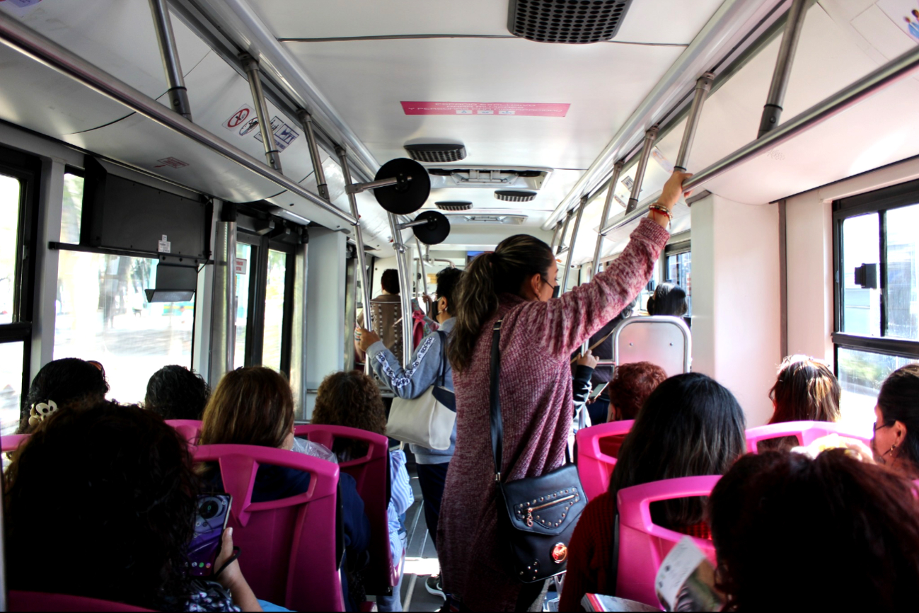 60%  de las jóvenes  sufren acoso en el  transporte público