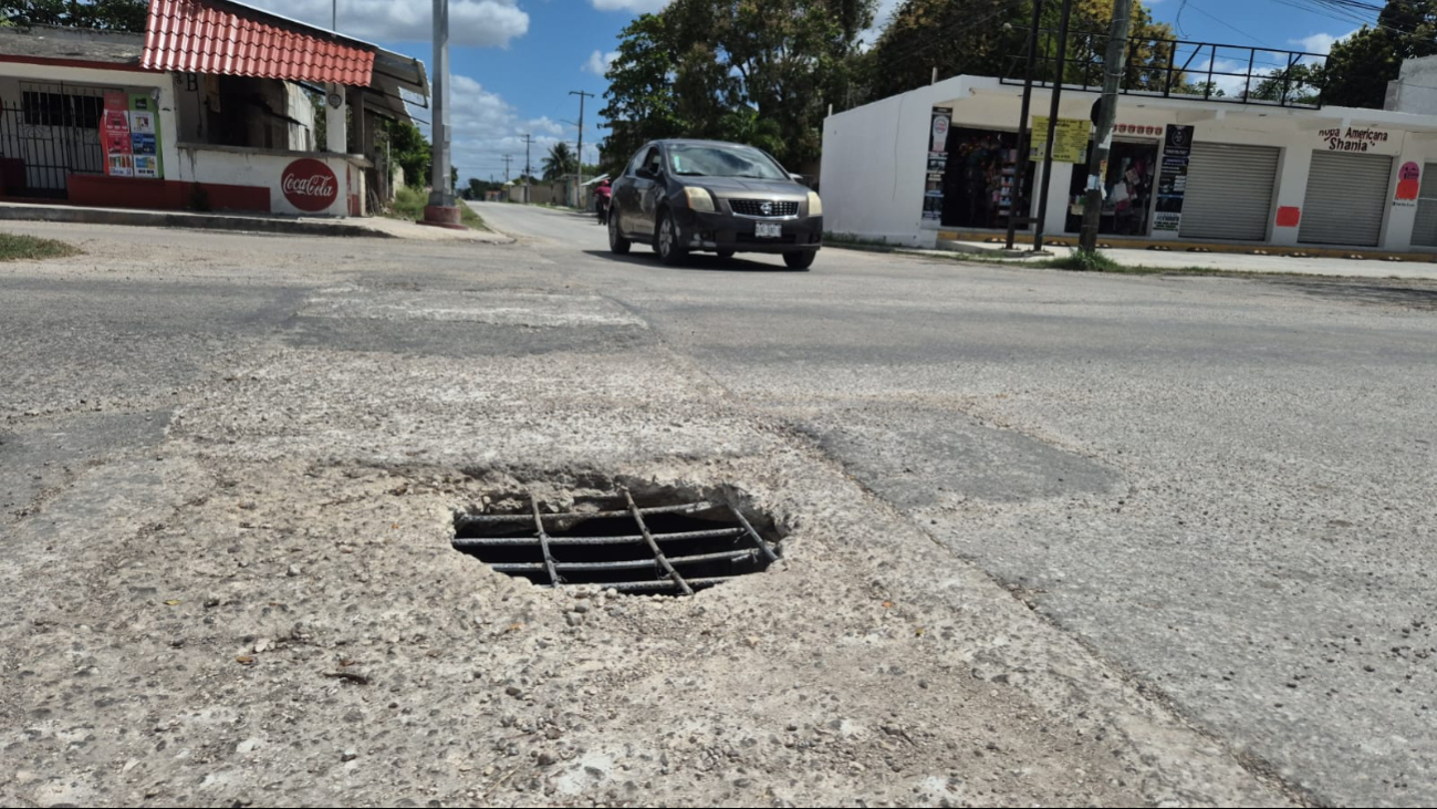 Ciudadanos exigen atención urgente a socavón en Champotón
