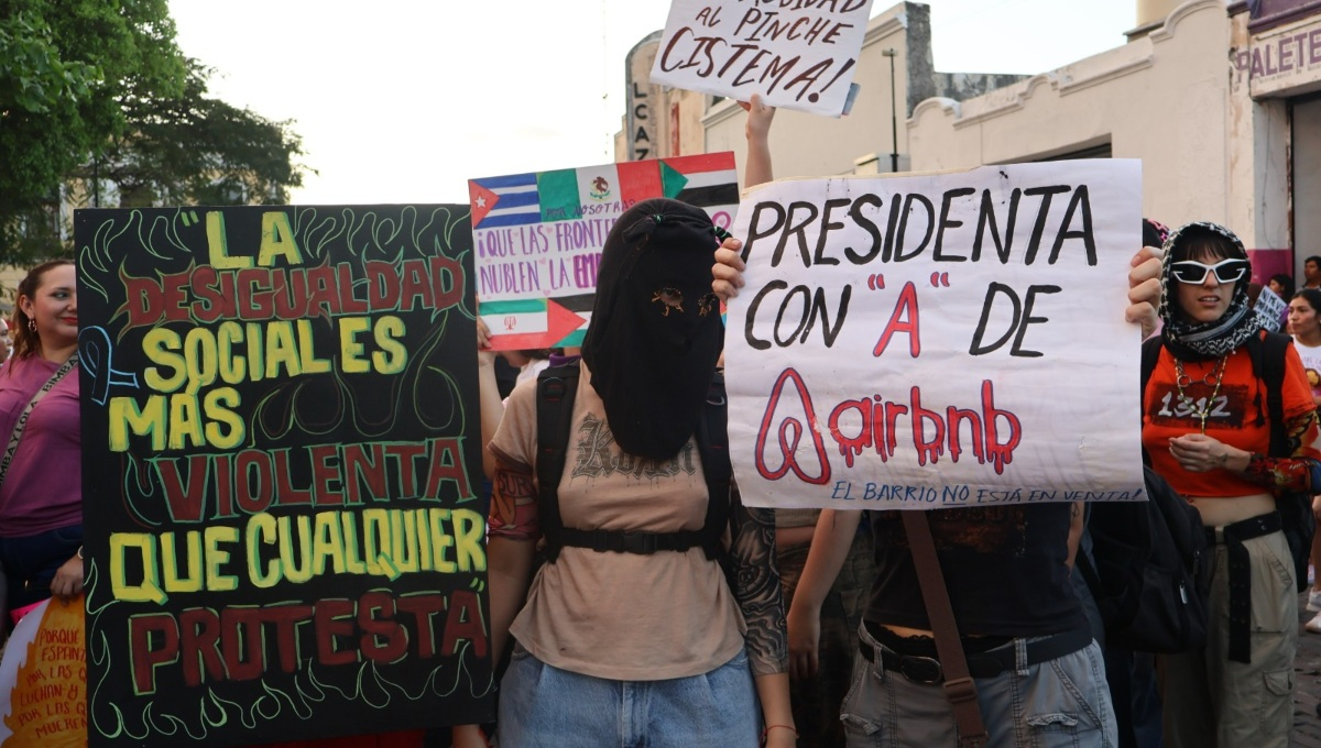 Miles marchan en Mérida durante el 8M.