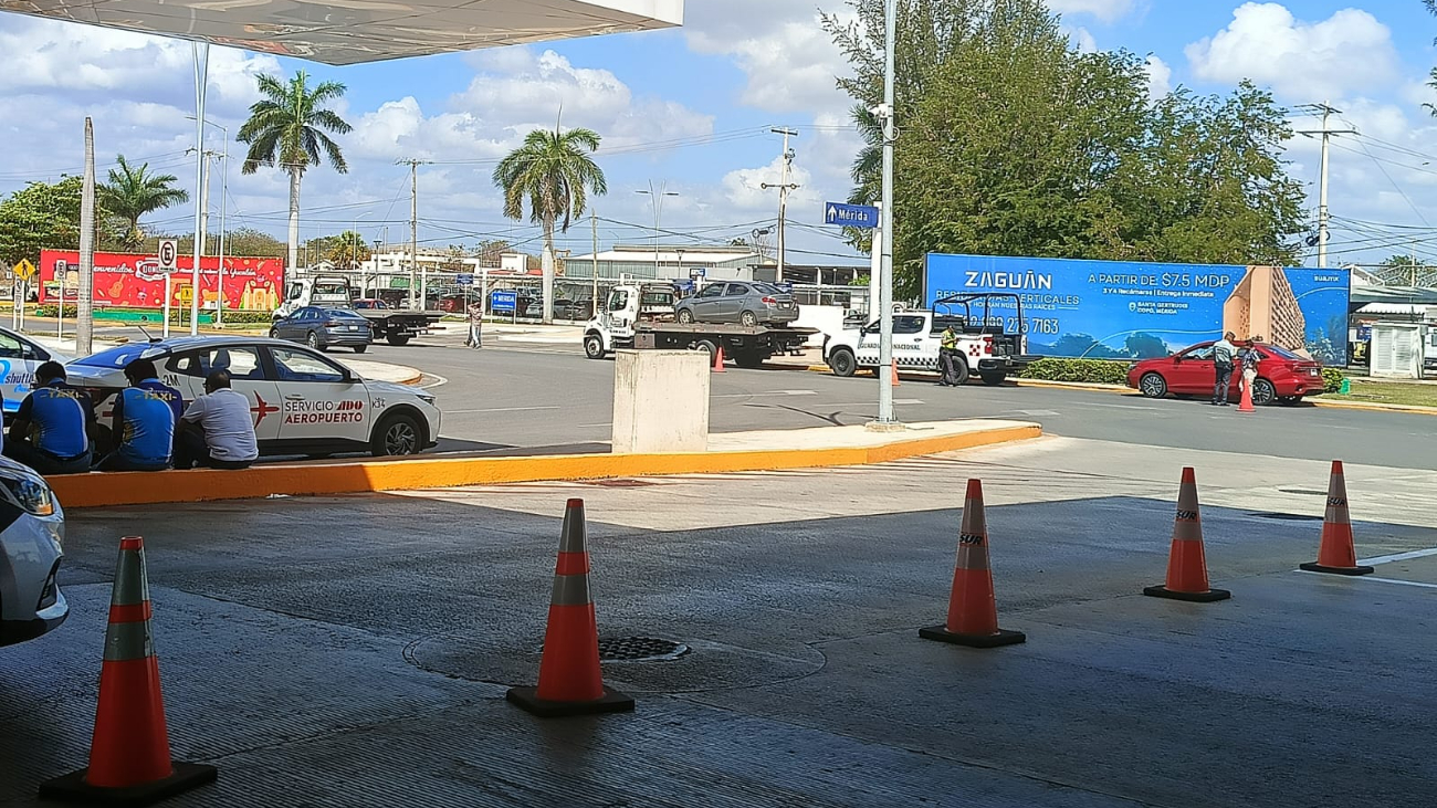 Multan a choferes de plataforma por ofrecer servicio en el Aeropuerto de Mérida