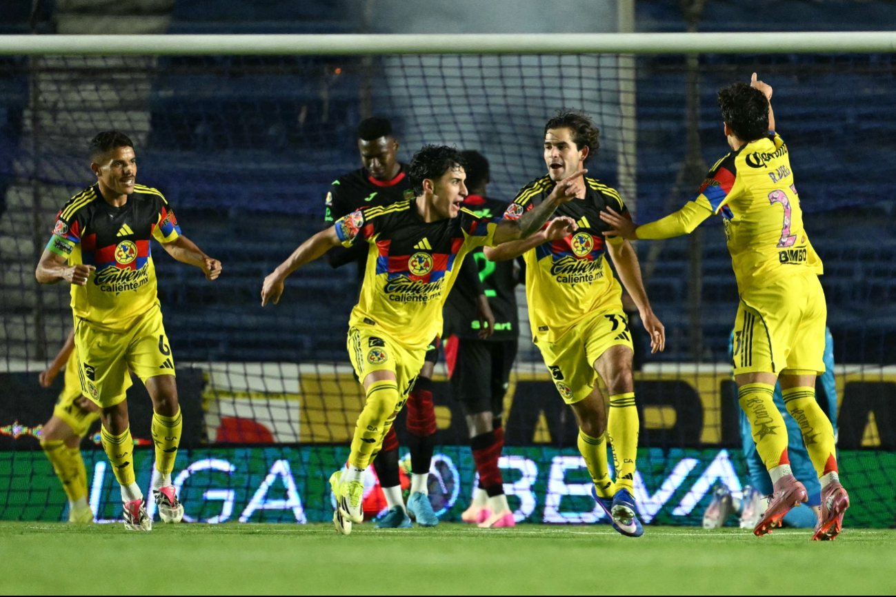 América regresó a la senda del triunfo al ganar 2-1 al Querétaro.