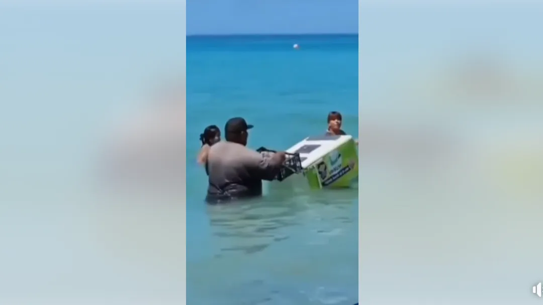 El paletero acuático es la sensación en playas de Campeche.