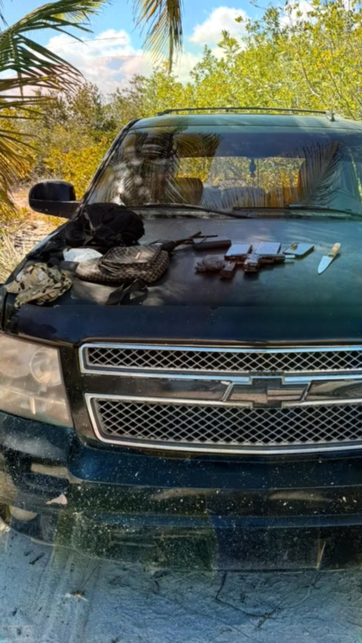 En un operativo paralelo, aseguraron una camioneta con combustible para aviación.