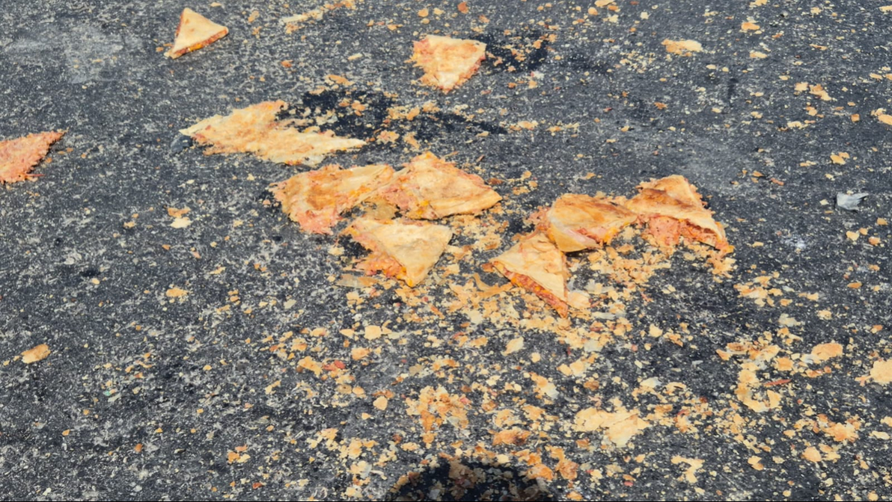 Las hojaldras quedaron regadas en el pavimento