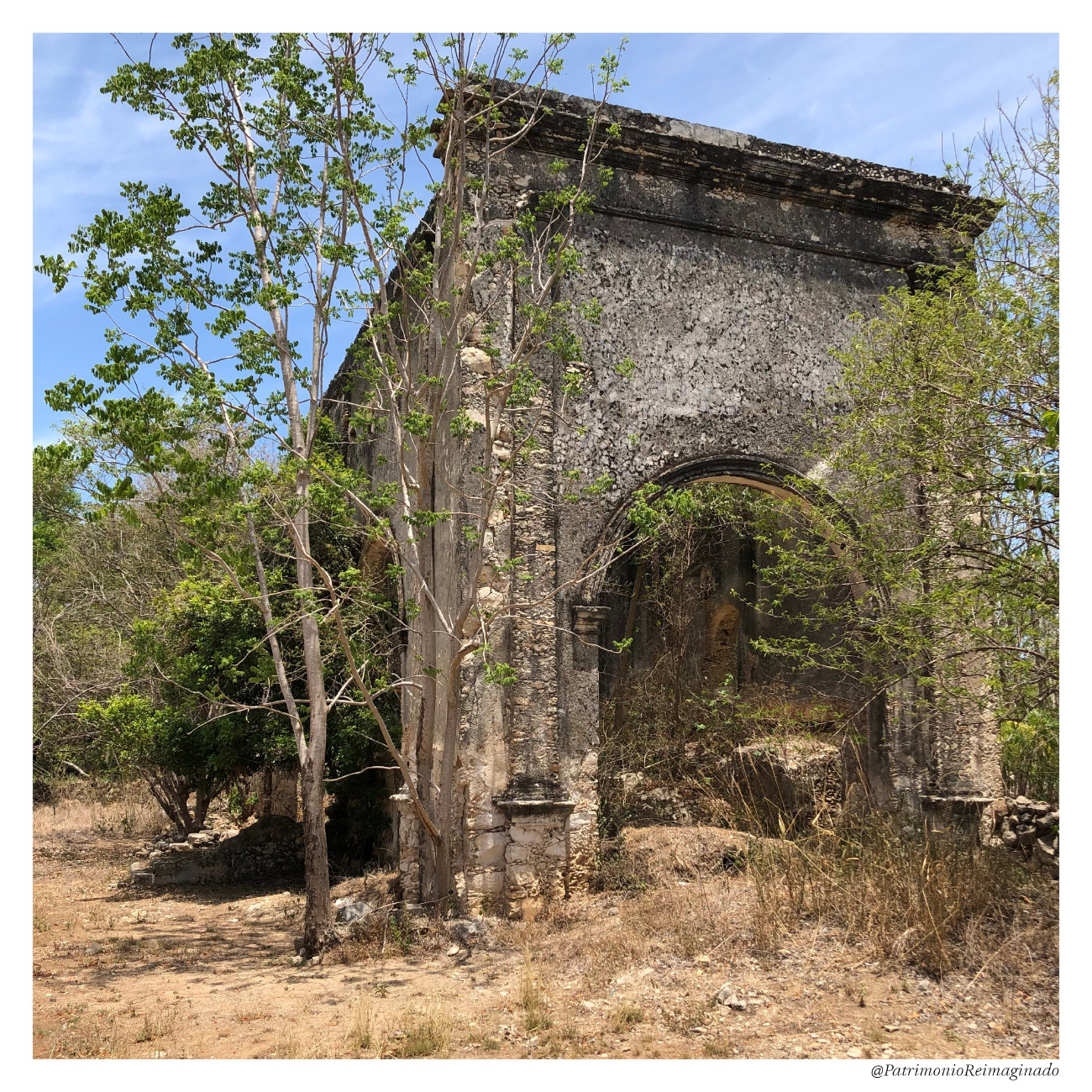 Fue construida en el siglo XVII y tuvo auge ganadero antes de integrarse a la producción henequenera.